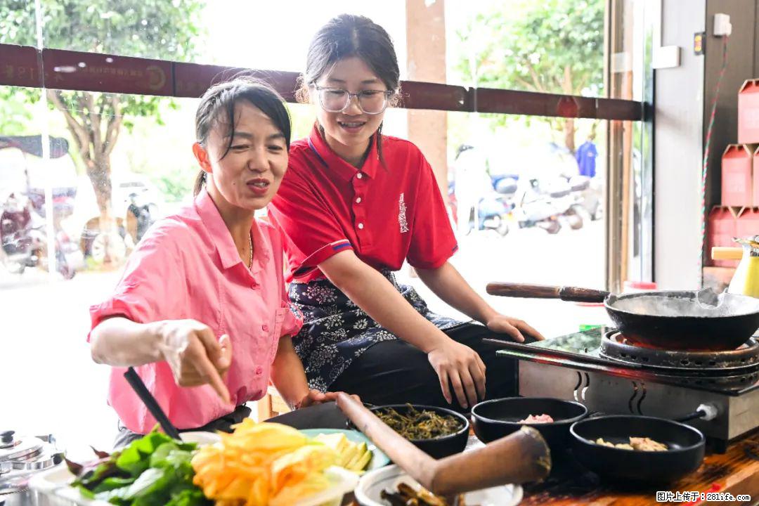 全网追的“扁担女孩”，找了一份暑假工，时薪12元 - 成都生活资讯 - 成都28生活网 cd.28life.com
